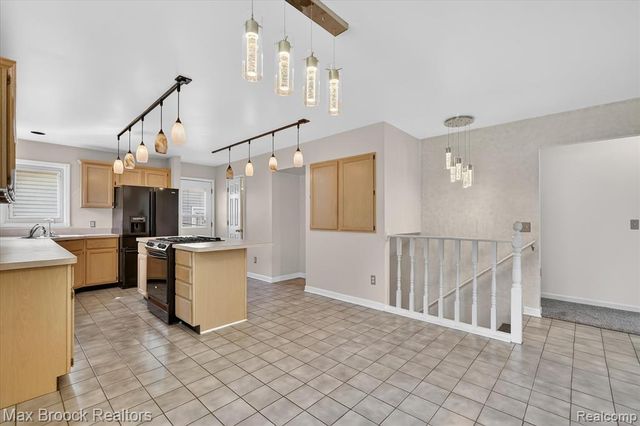 5001 Sylvanview Drive, Clarkston, MI 48348