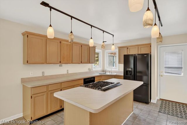 5001 Sylvanview Drive, Clarkston, MI 48348