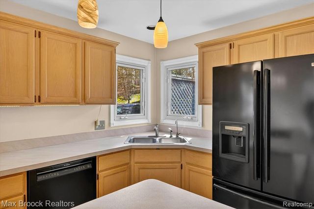 5001 Sylvanview Drive, Clarkston, MI 48348