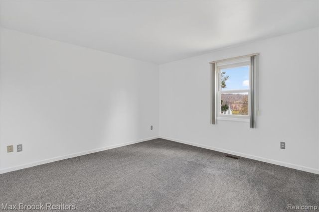 5001 Sylvanview Drive, Clarkston, MI 48348