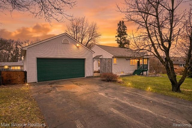 5001 Sylvanview Drive, Clarkston, MI 48348