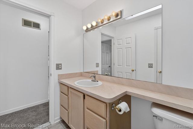 5001 Sylvanview Drive, Clarkston, MI 48348