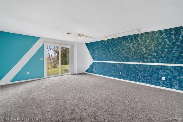 5001 Sylvanview Drive, Clarkston, MI 48348