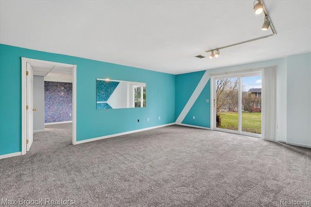 5001 Sylvanview Drive, Clarkston, MI 48348