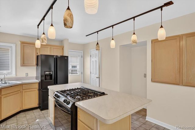 5001 Sylvanview Drive, Clarkston, MI 48348
