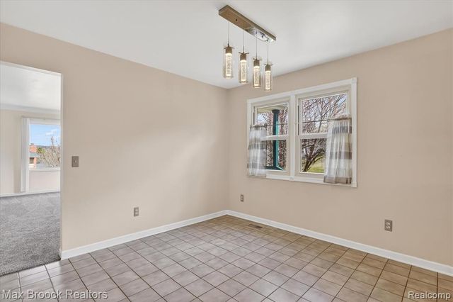 5001 Sylvanview Drive, Clarkston, MI 48348