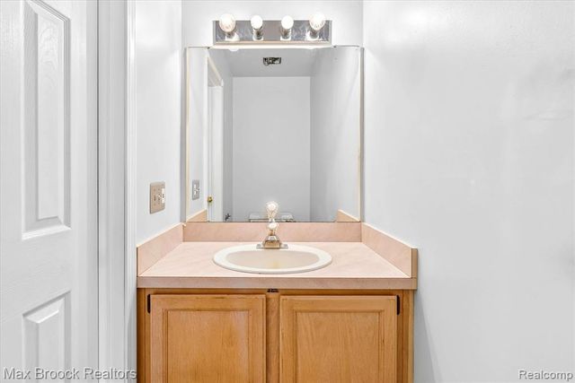 5001 Sylvanview Drive, Clarkston, MI 48348
