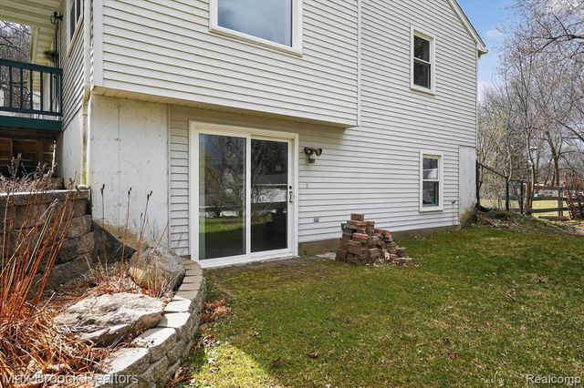 5001 Sylvanview Drive, Clarkston, MI 48348