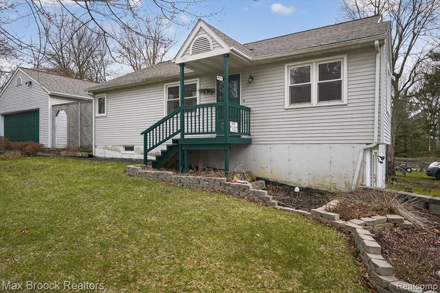 5001 Sylvanview Drive, Clarkston, MI 48348