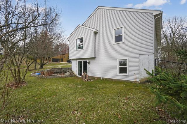 5001 Sylvanview Drive, Clarkston, MI 48348