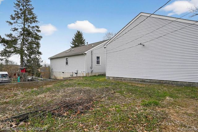 5001 Sylvanview Drive, Clarkston, MI 48348