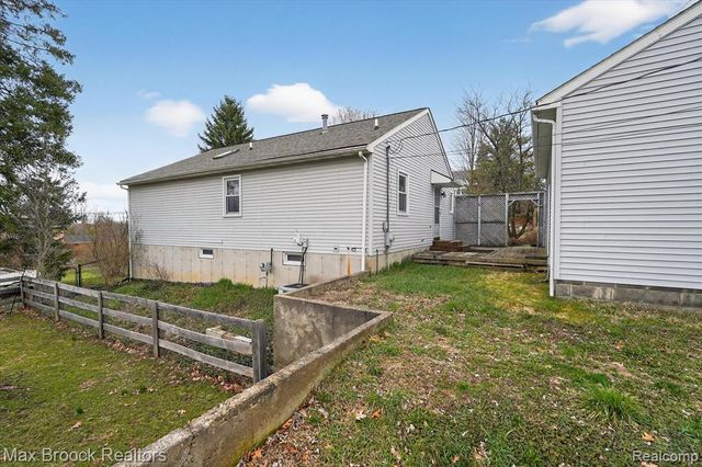 5001 Sylvanview Drive, Clarkston, MI 48348