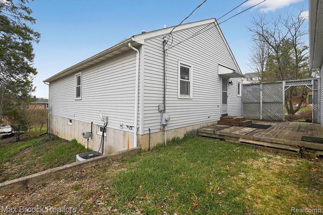 5001 Sylvanview Drive, Clarkston, MI 48348