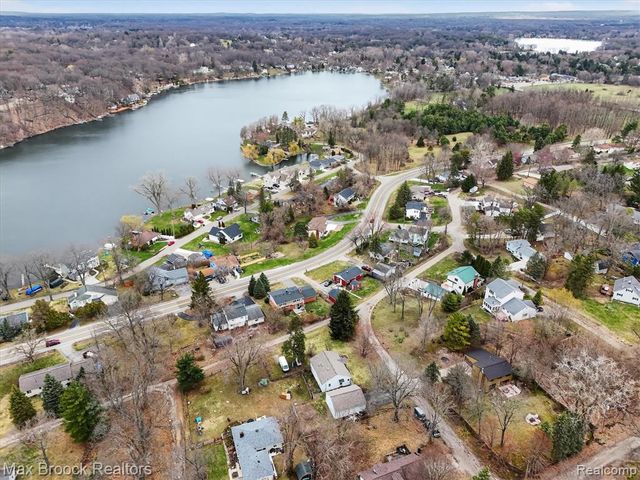 5001 Sylvanview Drive, Clarkston, MI 48348