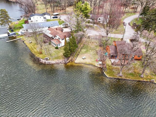 5001 Sylvanview Drive, Clarkston, MI 48348