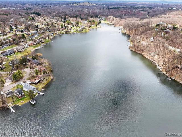 5001 Sylvanview Drive, Clarkston, MI 48348