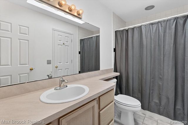 5001 Sylvanview Drive, Clarkston, MI 48348