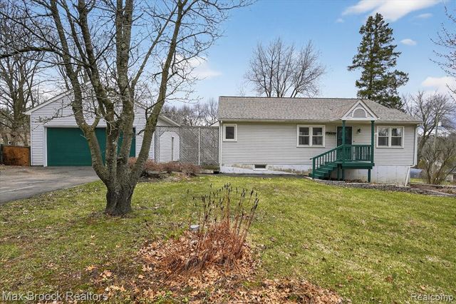 5001 Sylvanview Drive, Clarkston, MI 48348