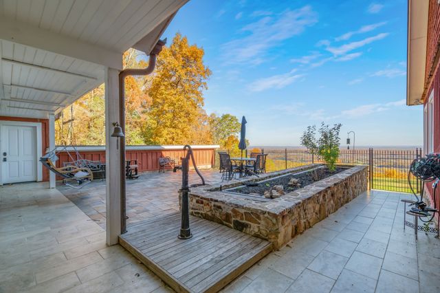 692 Possum Trot Rd, Grandview, TN 37337