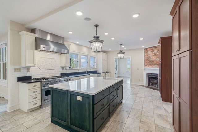 692 Possum Trot Rd, Grandview, TN 37337