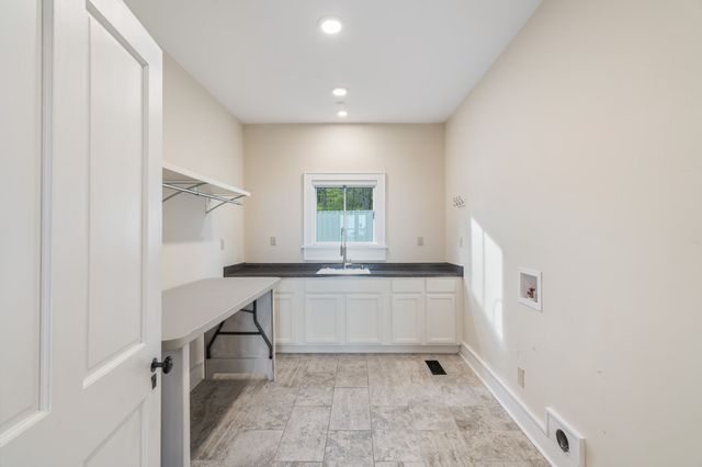 692 Possum Trot Rd, Grandview, TN 37337