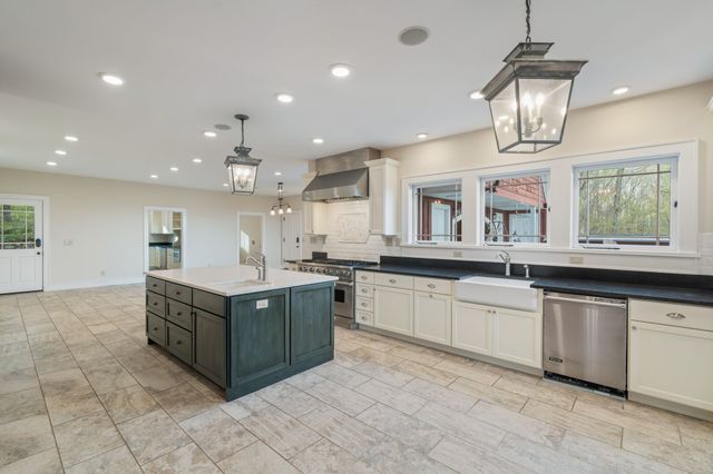692 Possum Trot Rd, Grandview, TN 37337