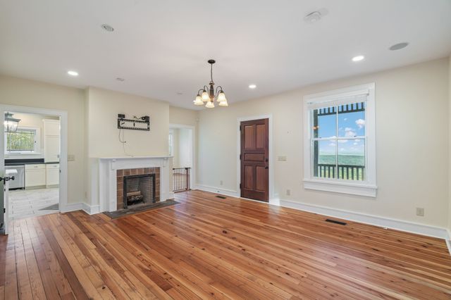 692 Possum Trot Rd, Grandview, TN 37337