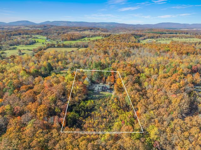 692 Possum Trot Rd, Grandview, TN 37337
