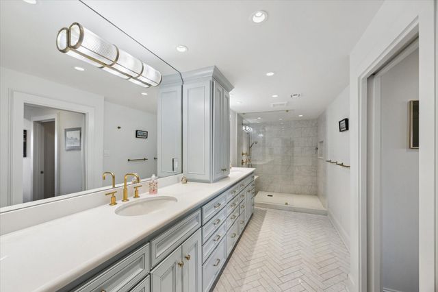 101 Westcott Street 1202, Houston, TX 77007