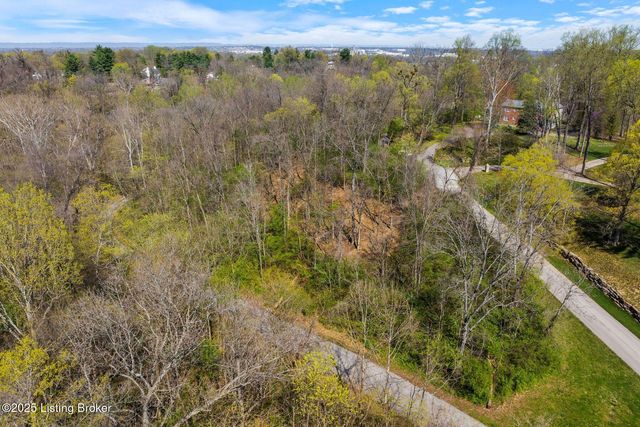 3136 Blackberry Hill Rd, Glenview, KY 40025
