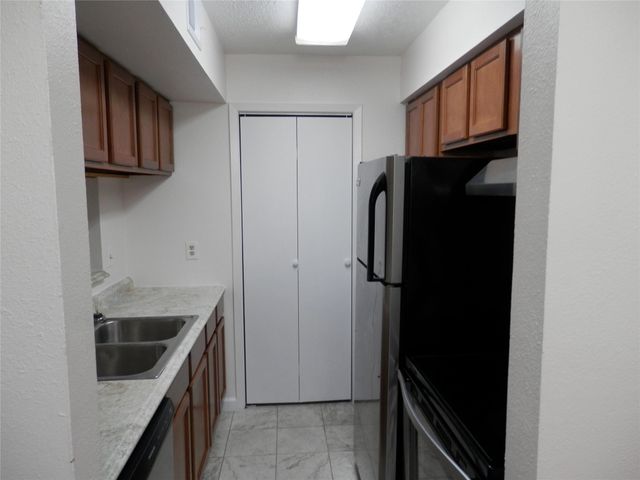 7600 Emmett F Lowry Expressway 605, Texas City, TX 77591