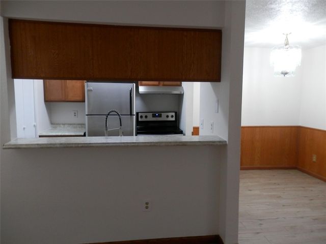 7600 Emmett F Lowry Expressway 605, Texas City, TX 77591