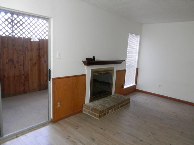 7600 Emmett F Lowry Expressway 605, Texas City, TX 77591