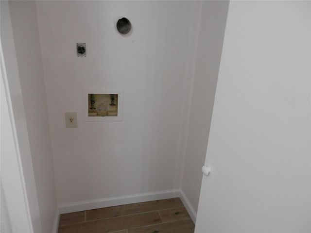 7600 Emmett F Lowry Expressway 605, Texas City, TX 77591