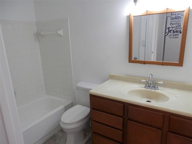 7600 Emmett F Lowry Expressway 605, Texas City, TX 77591