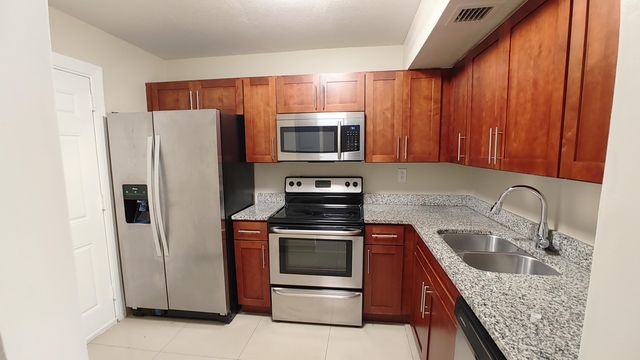 3700 NW 21st Street 305, Lauderdale Lakes, FL 33311