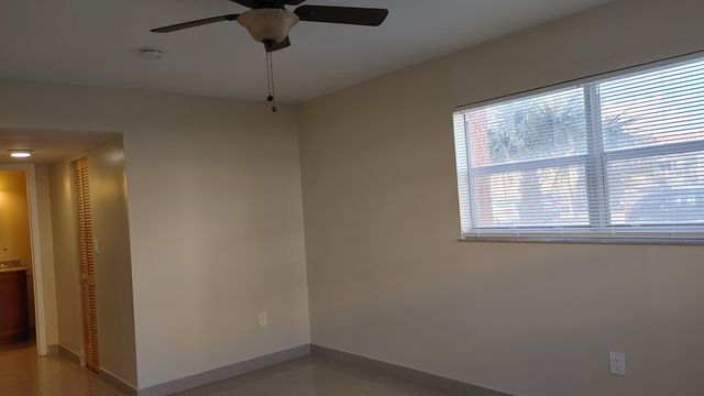 3700 NW 21st Street 305, Lauderdale Lakes, FL 33311