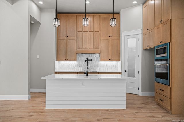 1164 Winding Creek Trl, Spring Branch, TX 78070