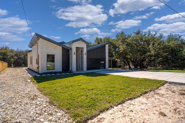 1164 Winding Creek Trl, Spring Branch, TX 78070