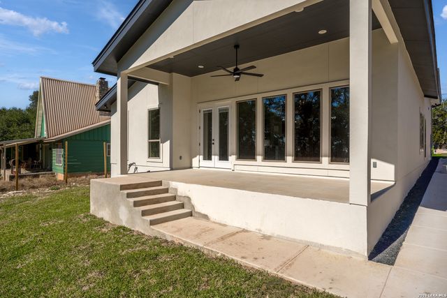 1164 Winding Creek Trl, Spring Branch, TX 78070