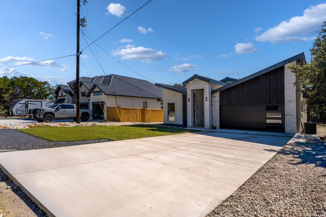 1164 Winding Creek Trl, Spring Branch, TX 78070