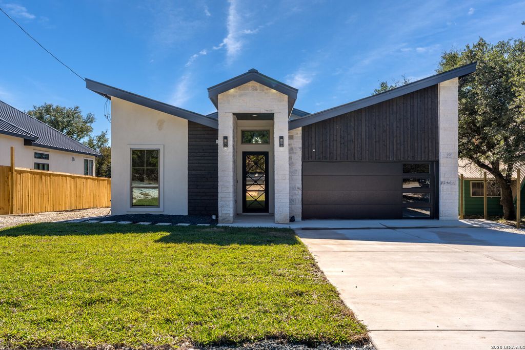 1164 Winding Creek Trl, Spring Branch, TX 78070