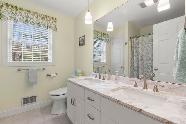 26 Greenfield Drive, Plaistow, NH 03865