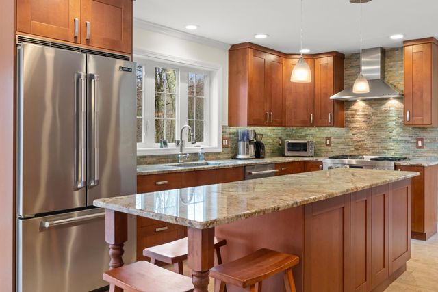 26 Greenfield Drive, Plaistow, NH 03865