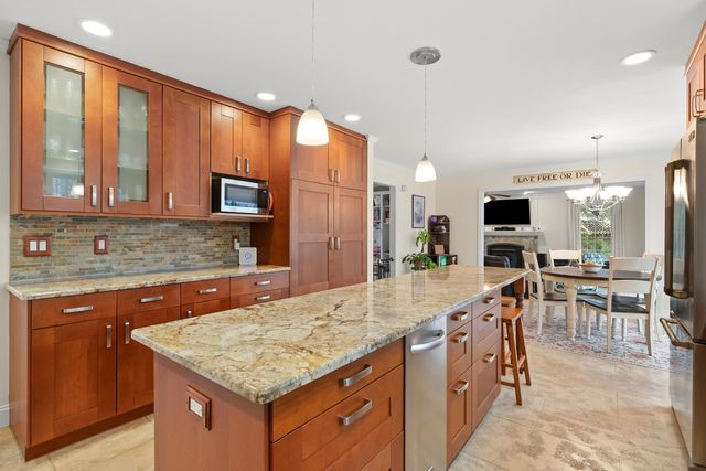 26 Greenfield Drive, Plaistow, NH 03865