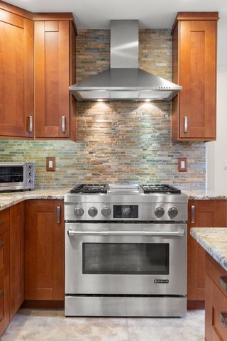26 Greenfield Drive, Plaistow, NH 03865