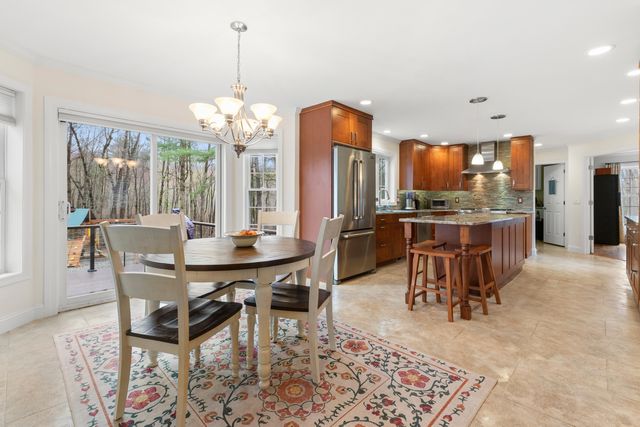 26 Greenfield Drive, Plaistow, NH 03865