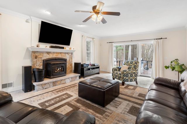 26 Greenfield Drive, Plaistow, NH 03865