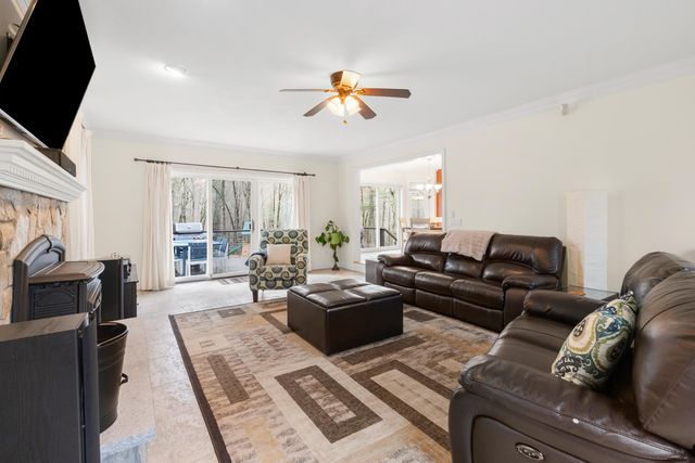 26 Greenfield Drive, Plaistow, NH 03865