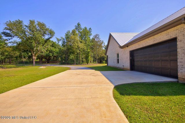 5075 D W North Road, Kiln, MS 39556